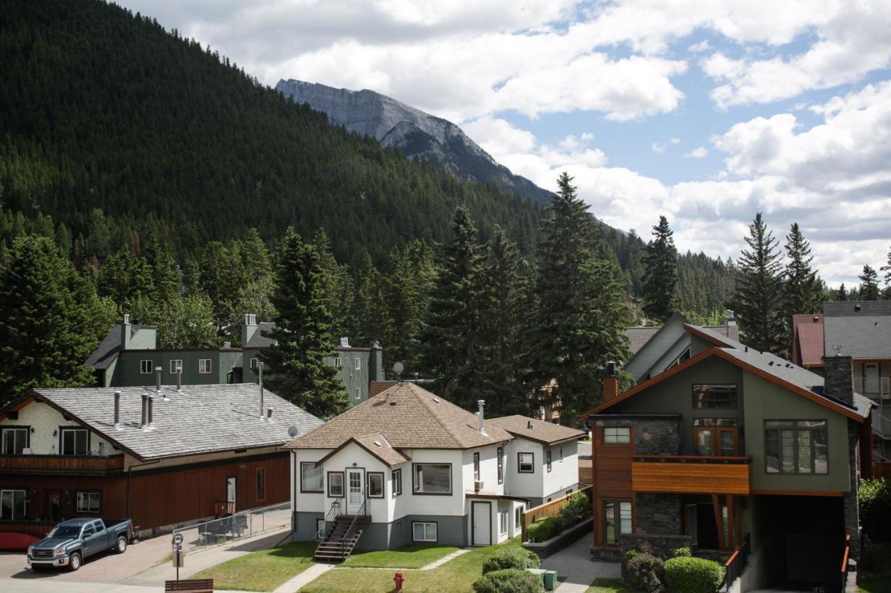 High Country Inn Banff Bagian luar foto